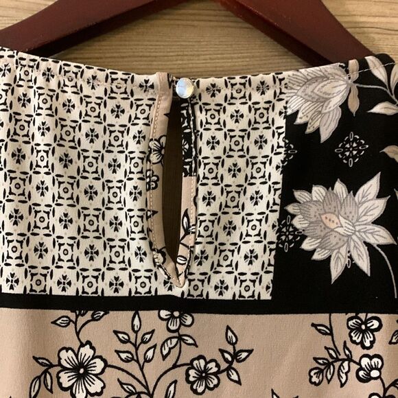 CALVIN KLEIN, blouse, short sleeve, button back., large - Picture 6 of 9